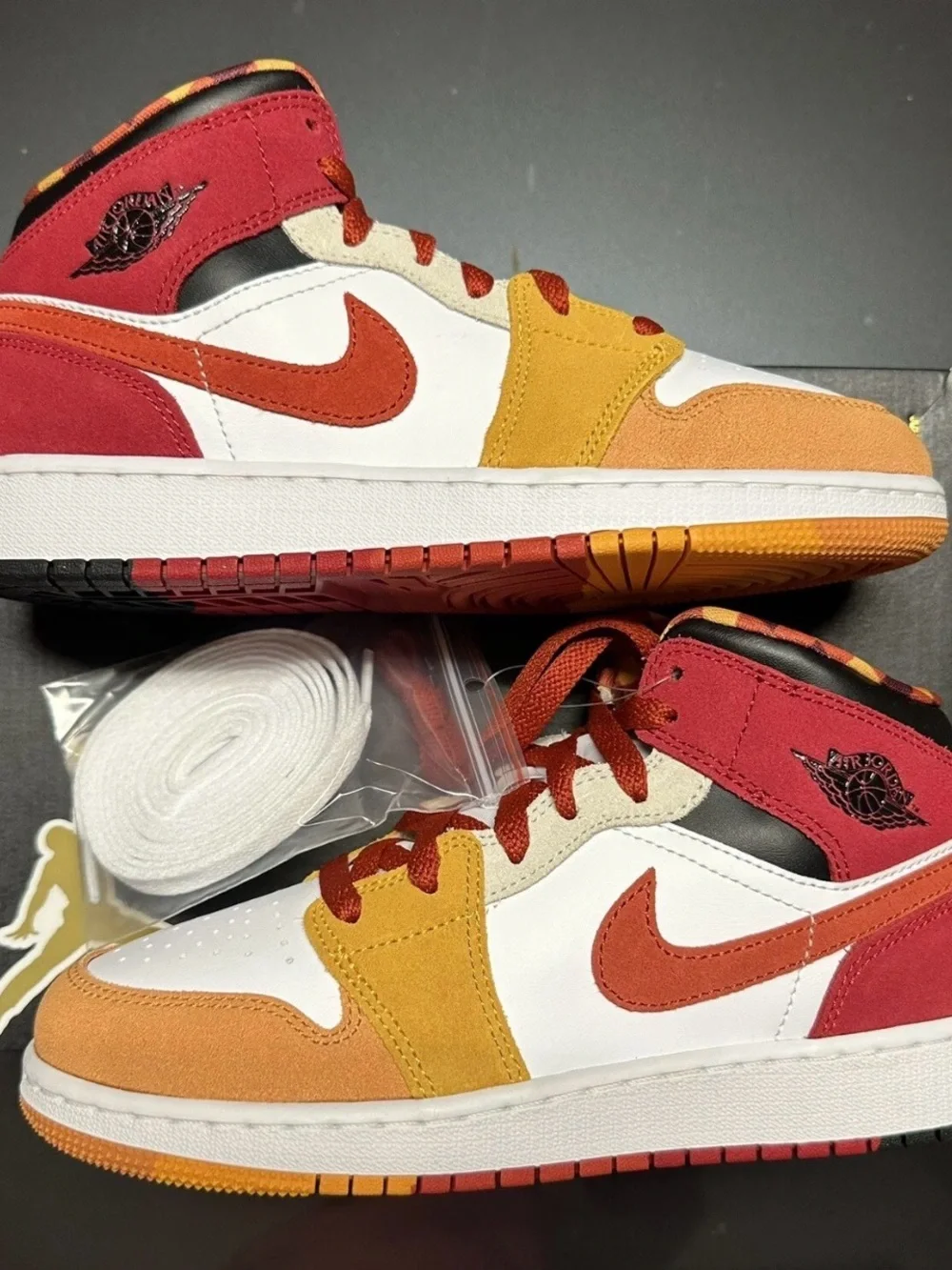 Nike Jordan 1 Mid SE GS Picnic Size 5.5y Basketball Shoes NEW!